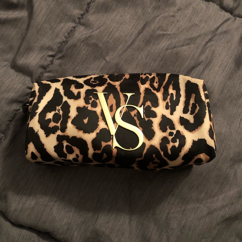 🐆Leopard Print Victoria’s Secret Makeup Bag🐆